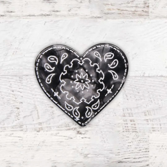 #color_black-paisley-heart