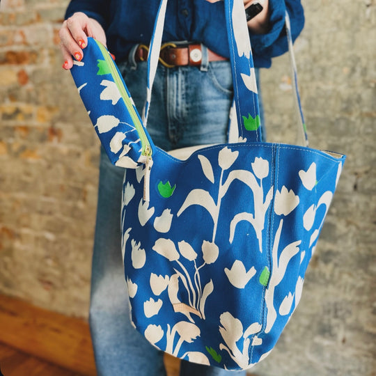 #color_blue-tulips