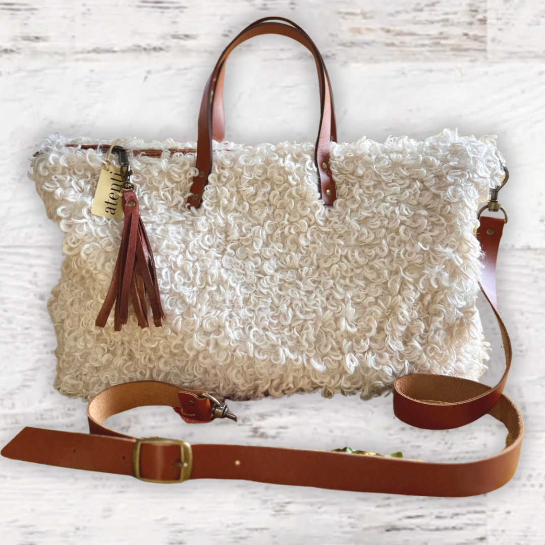 #color_curly-cute-buddy-bag