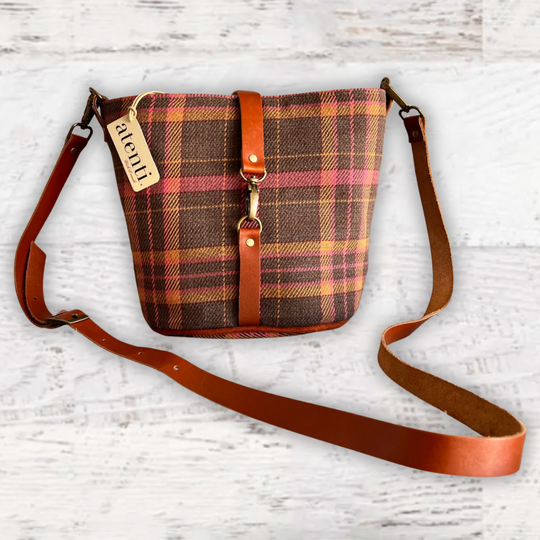 #color_scottie-halle-bucket-bag