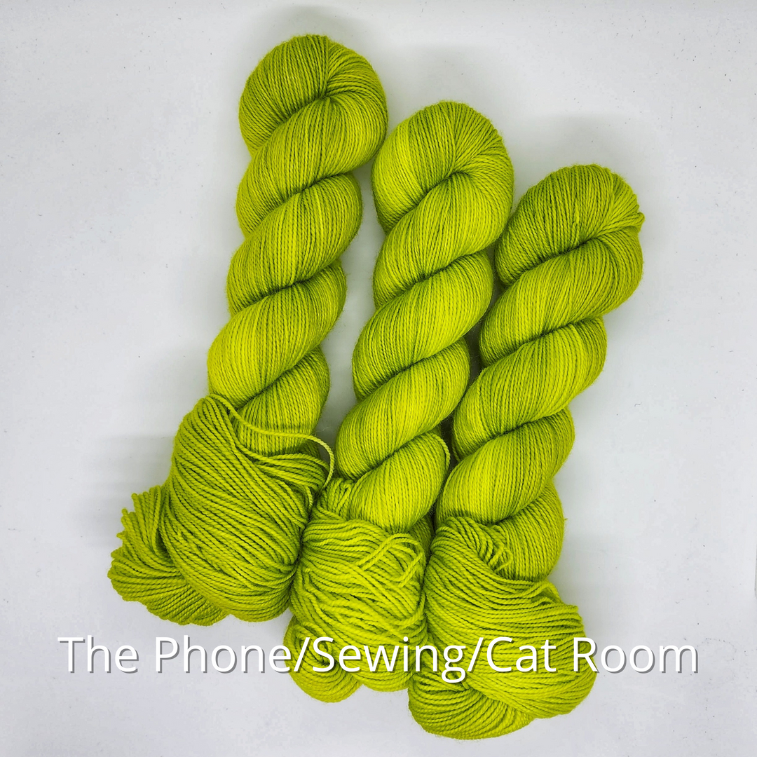 #color_the_phone_sewing_cat_room